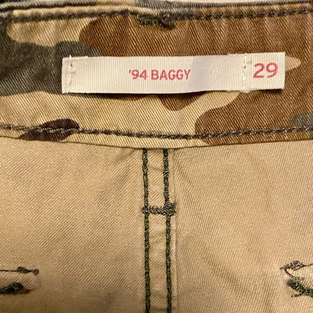 Levi’s Baggy Fit Camo Print Women’s Y2K Inspired Cargo Pants 🪖 - Picture 2 of 7